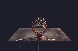 开云体育中国-戈贝尔世界排名争夺战接管比赛，尼克斯血拼活塞见证内线霸权