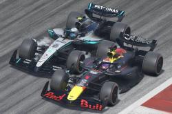 开云官方app入口-红牛车队轻取梅赛德斯，汉密尔顿点燃赛场的简单介绍