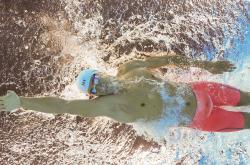 开云体育直播-赛道与绿茵的交响，F1争冠夜，卢卡库的自我证明