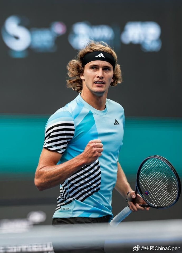 法国网球队翻盘意大利网球队，兹维列夫统治全场的简单介绍