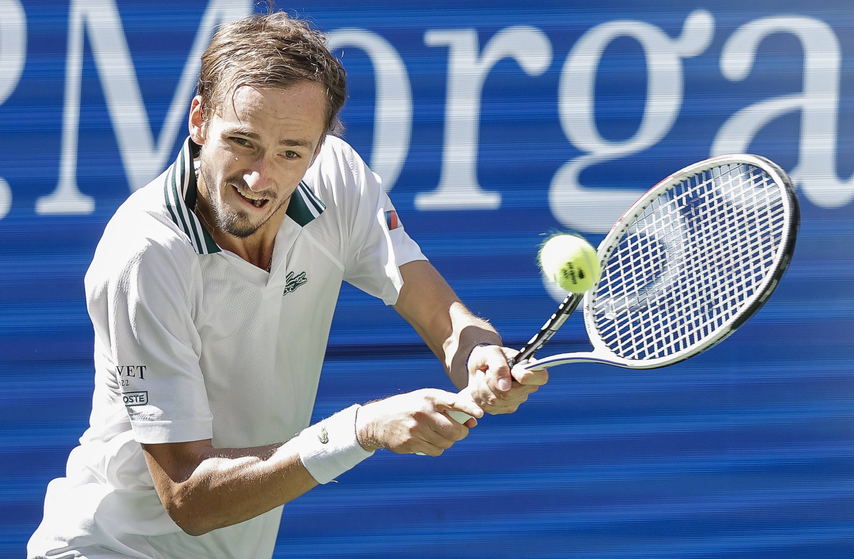 关于英国网球队逆转欧洲网球队，梅德韦杰夫统治全场的信息