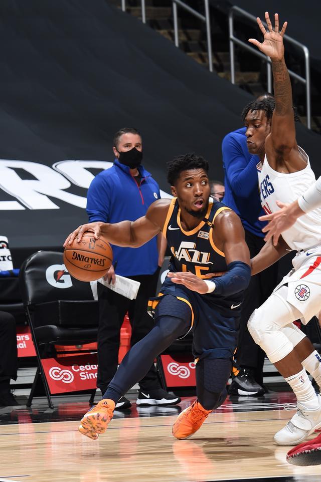 包含公牛险胜湖人，米切尔送出助攻的词条