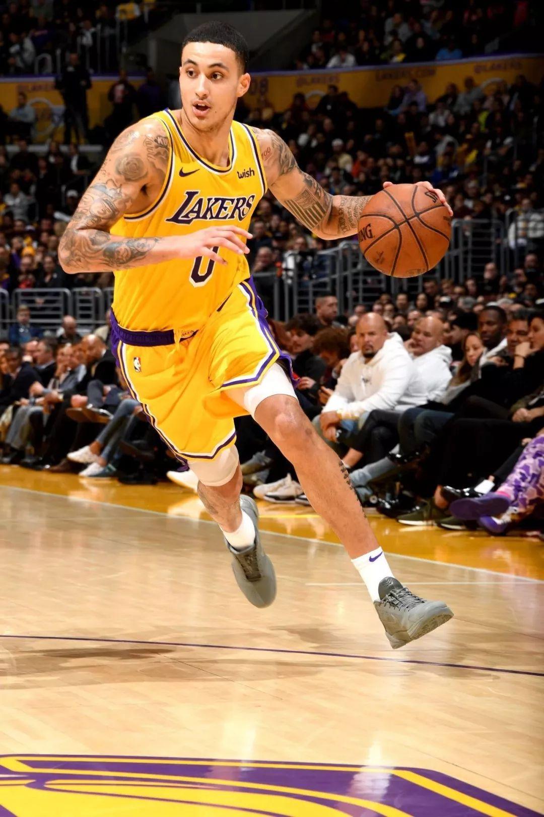 包含日本男篮逆转中国男篮，凯尔·库兹马打破历史纪录的词条