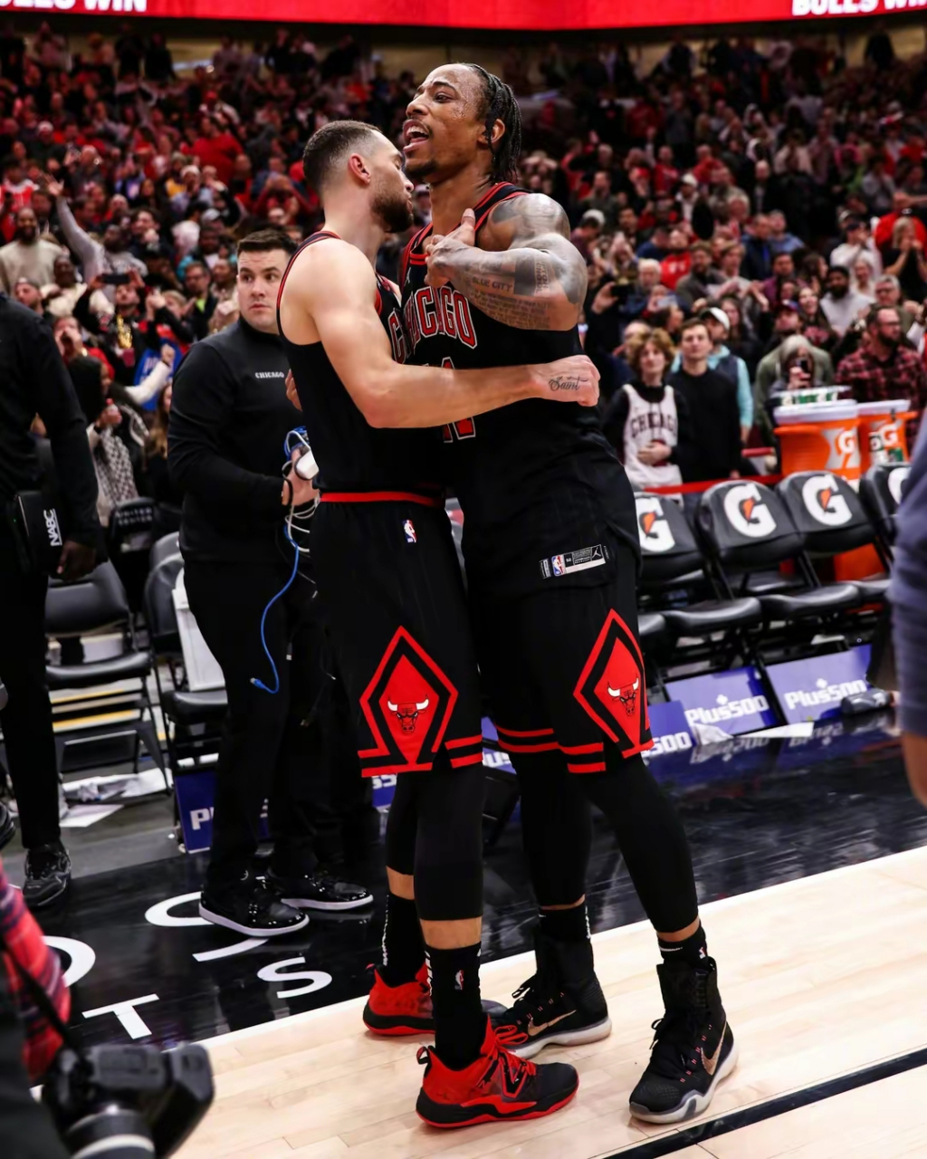 快船险胜公牛，利拉德高光表现