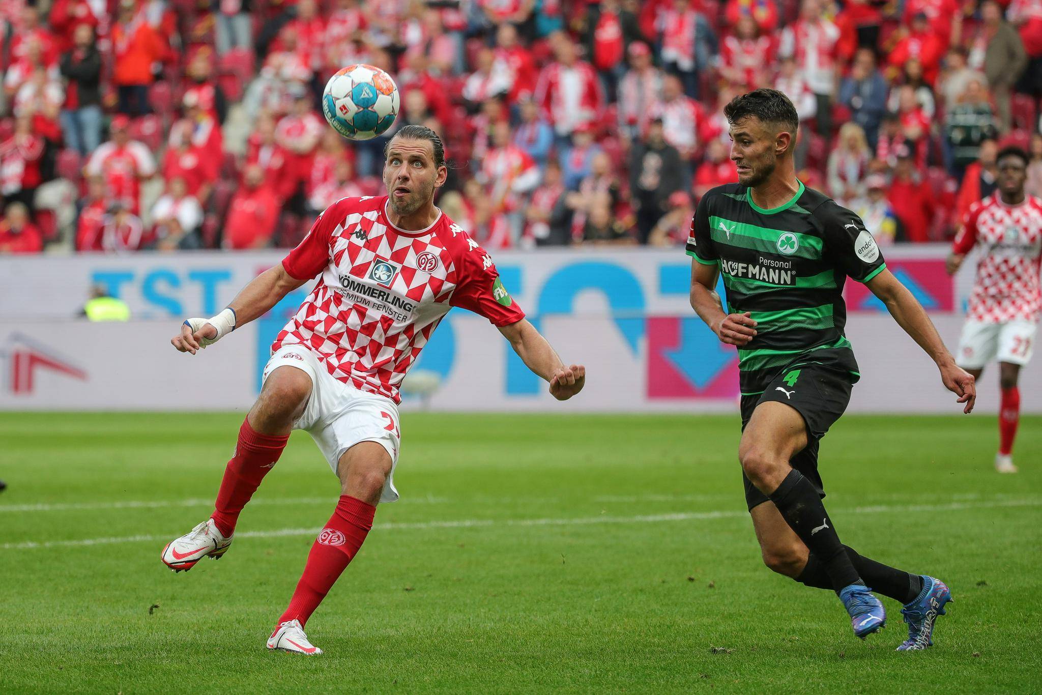 关于霍芬海姆客场取胜，继续保持领先的信息