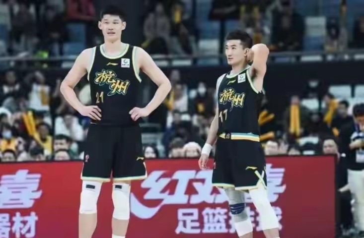 辽宁男篮战胜青岛男篮，晋级决赛