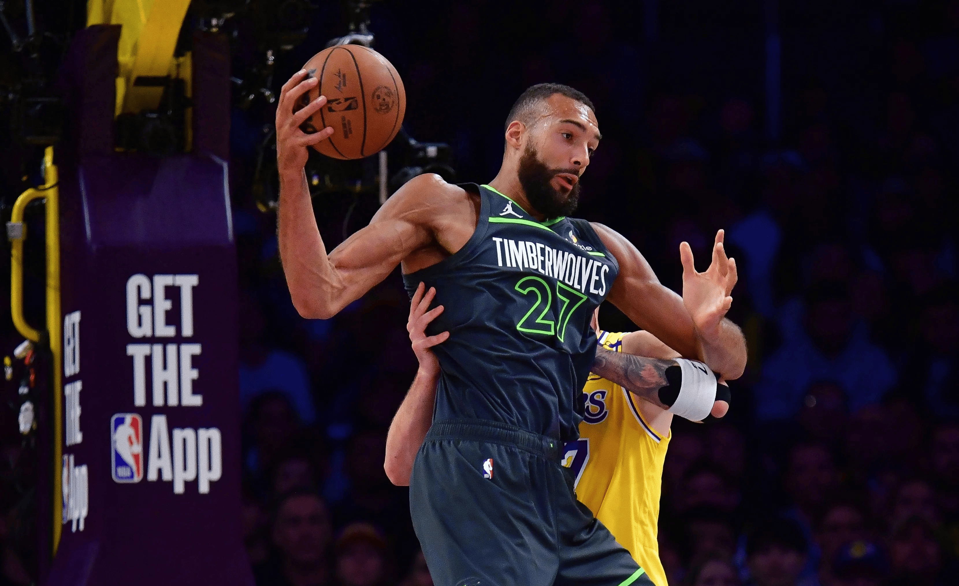 包含辽宁队逆转湖人，戈贝尔惊艳四座的词条