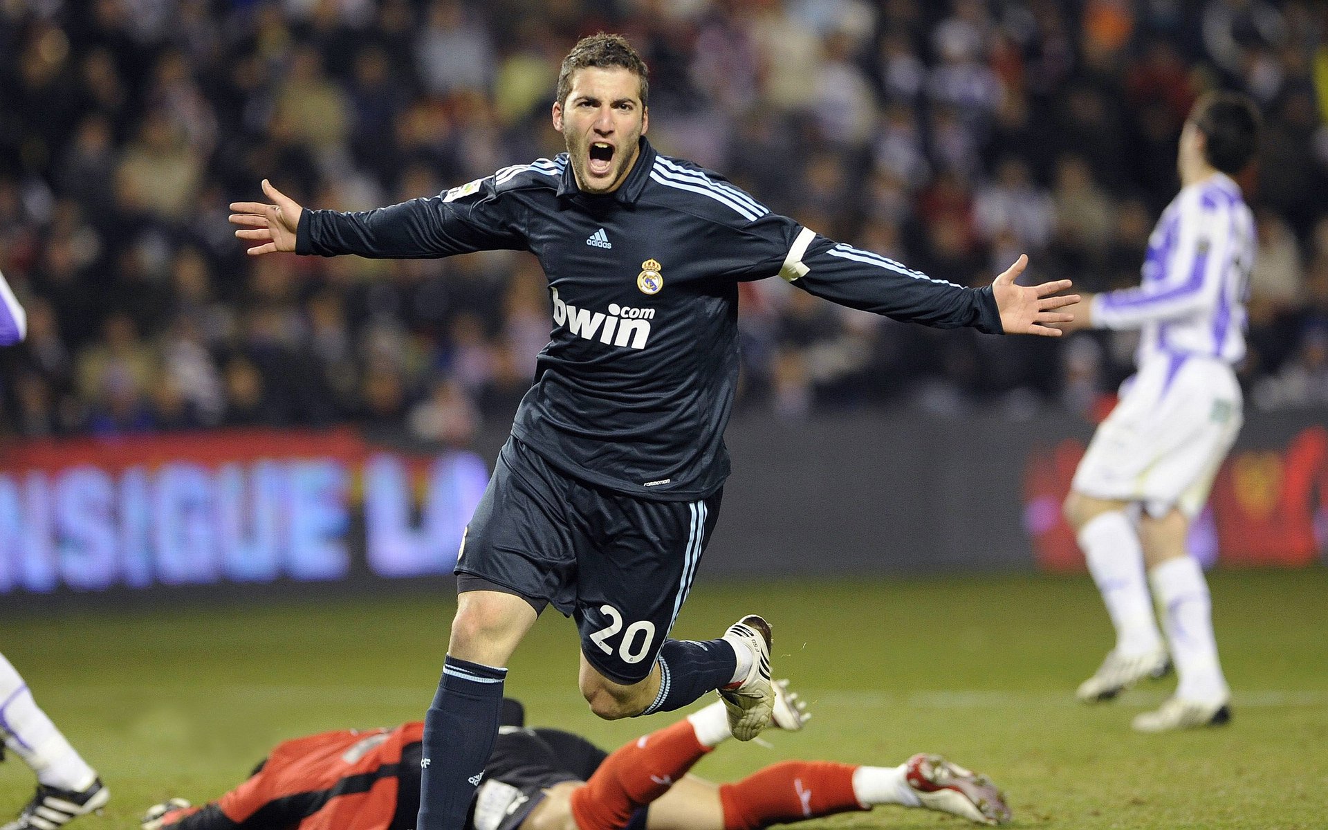 皮克临危救主，阿森纳逆转韩国队展现足球唯一性魅力