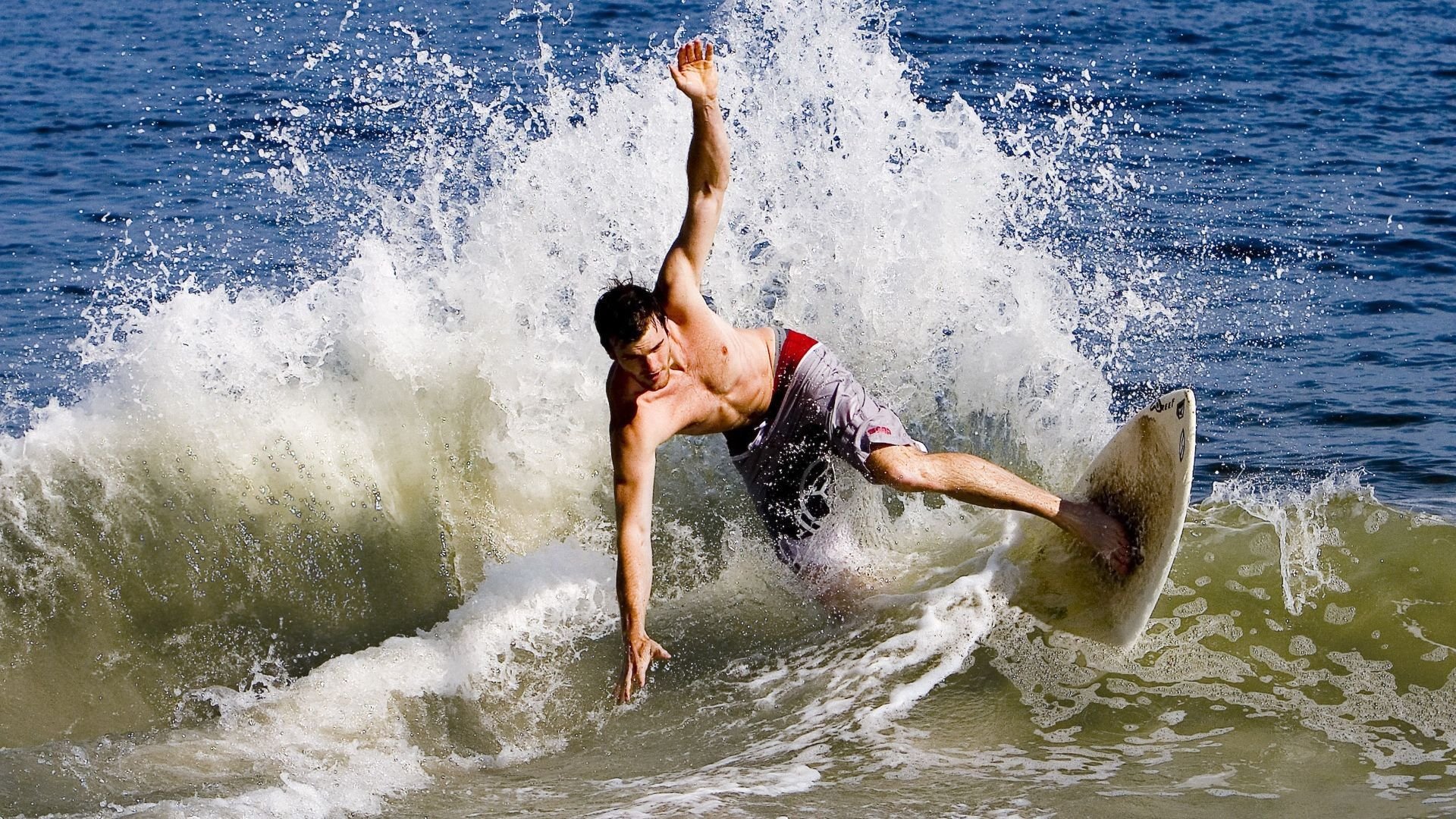 赛道上的权力更迭，索伯车队如何碾压雷诺，塞恩斯惊艳四座